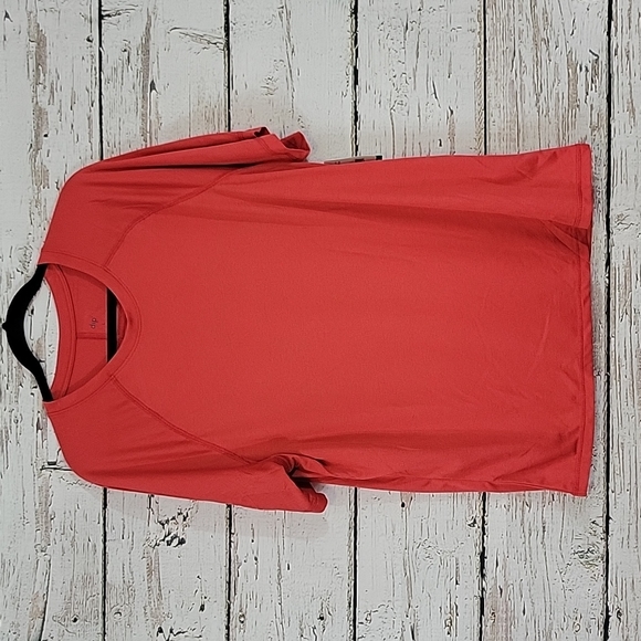 🆕️ dip Moisture Wicking Tshirt - Picture 1 of 6